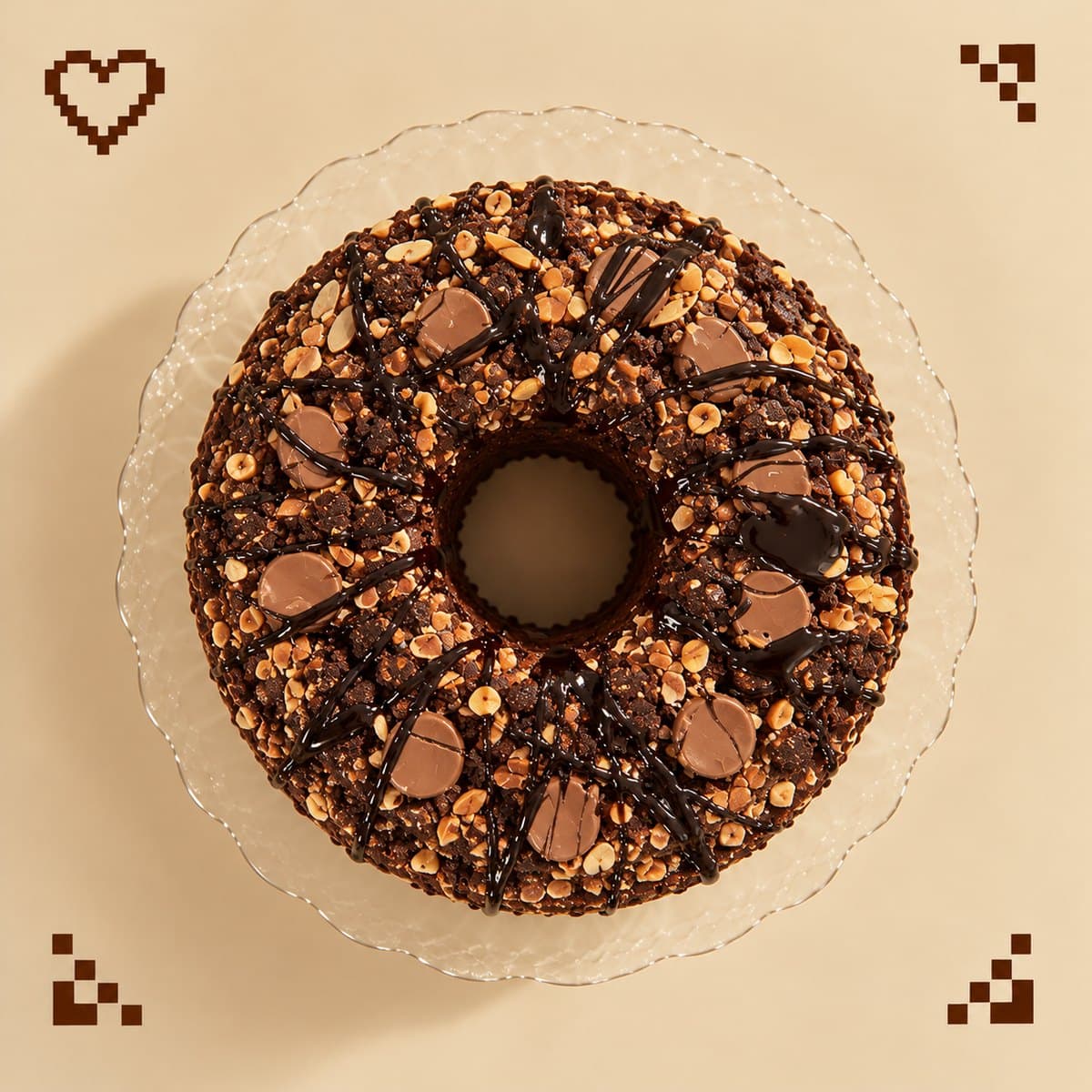 Gâteau au chocolat couronne, couvert d’éclats croustillants, de palets de chocolat au lait et de filets de chocolat noir, vu du dessus